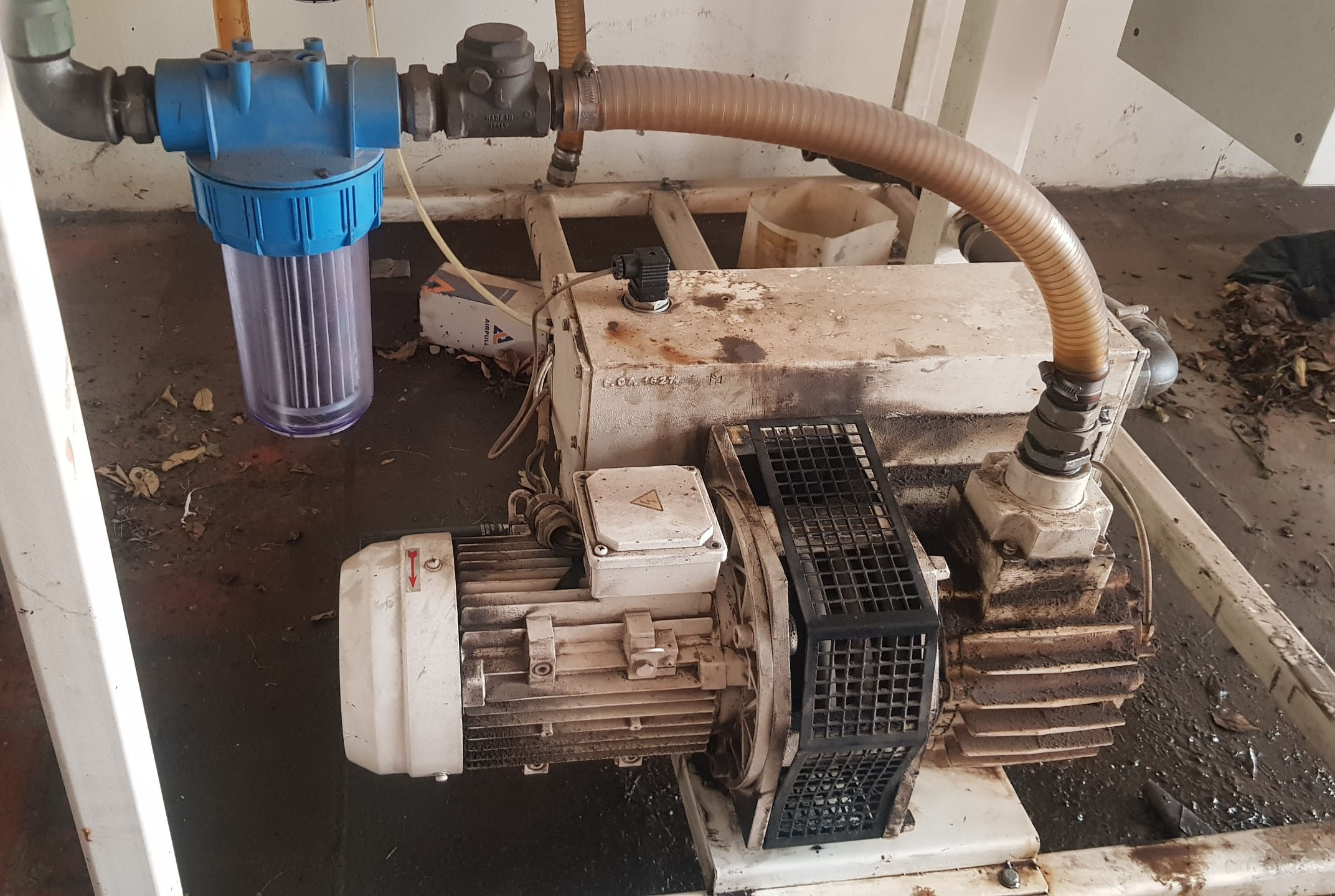 NGUYÊN NHÂN MÁY NÉN KHÍ BỊ ĐÓNG KEO DẦU VÀ CÁCH XỬ LÝ TRIỆT ĐỂ